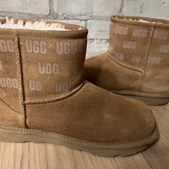 UGG Other - YOUTH - Kids UGG boots size US4